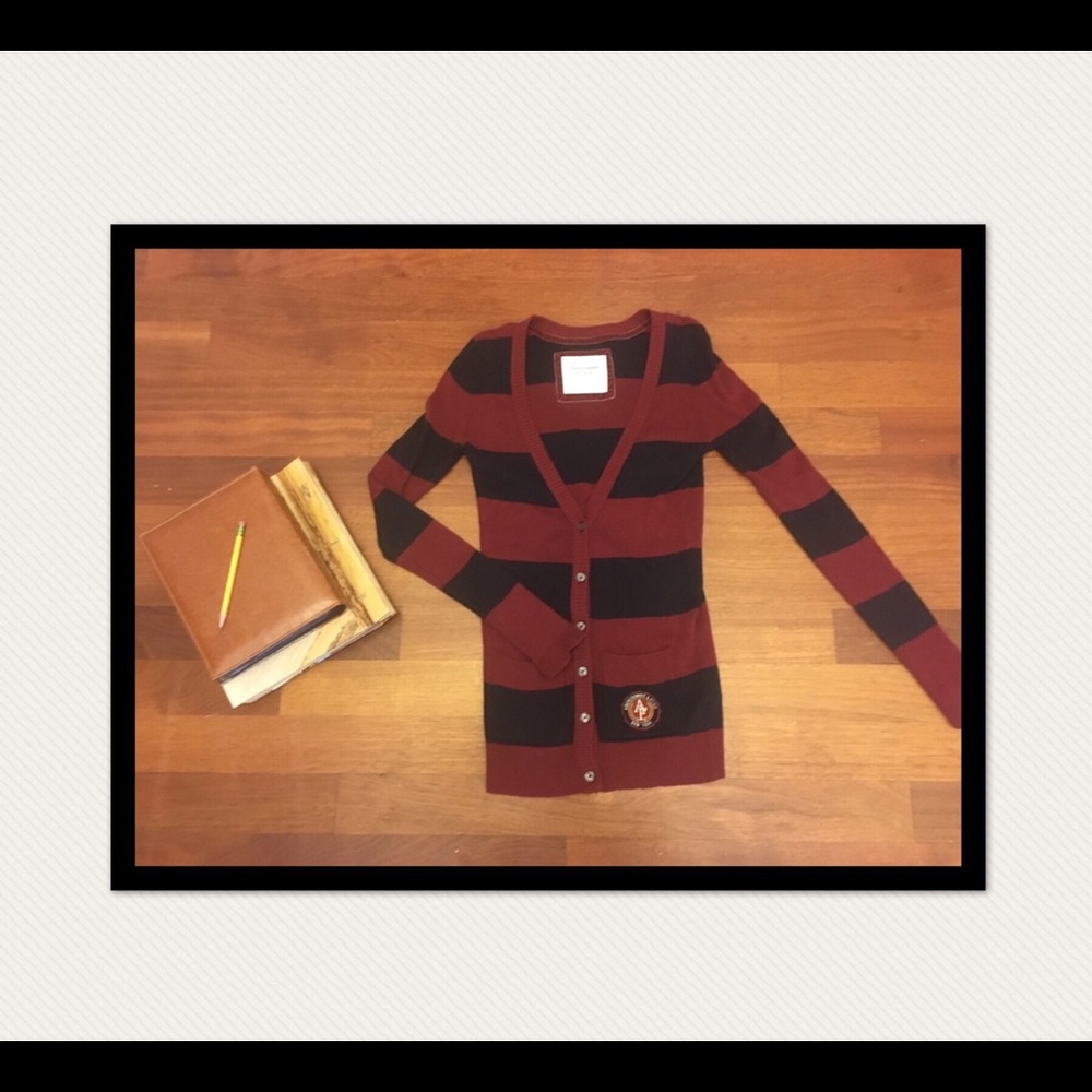 Abercrombie cardigan in black and maroon. Size S.